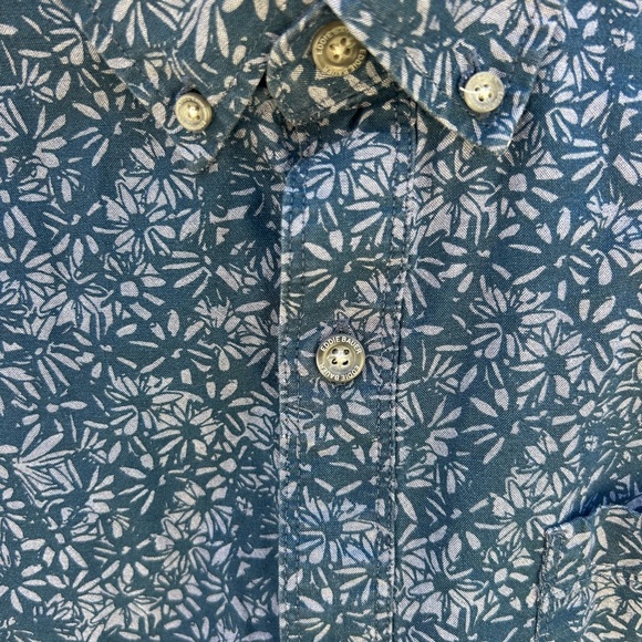 Eddie Bauer Men’s 2XL Classic Fit Button Down Shirt Floral Blue Vacation Modern - Picture 3 of 6